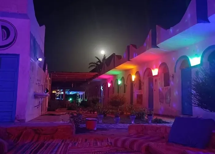 Blue Bird فندق *