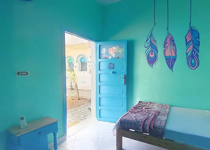 Blue Bird فندق *